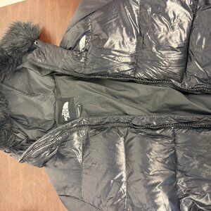 Gently Used Size Medium The North Face Down Insulated Puffer Coat (Color: Black)